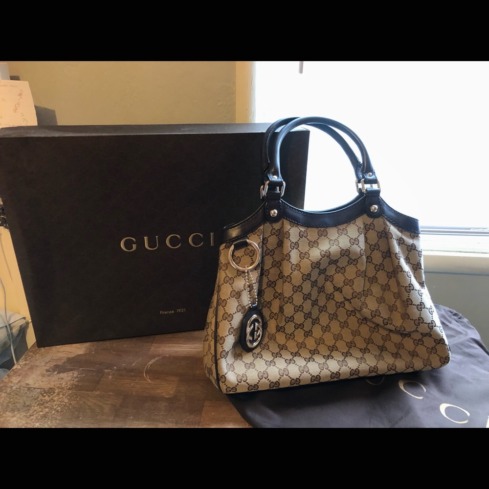 Authentic Gucci hang bag
